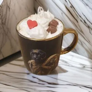 Duftkerzen in einer Tasse