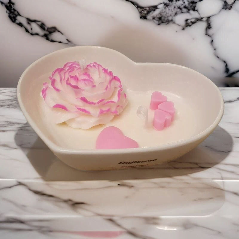 Duftkerze in einem Keramikherz